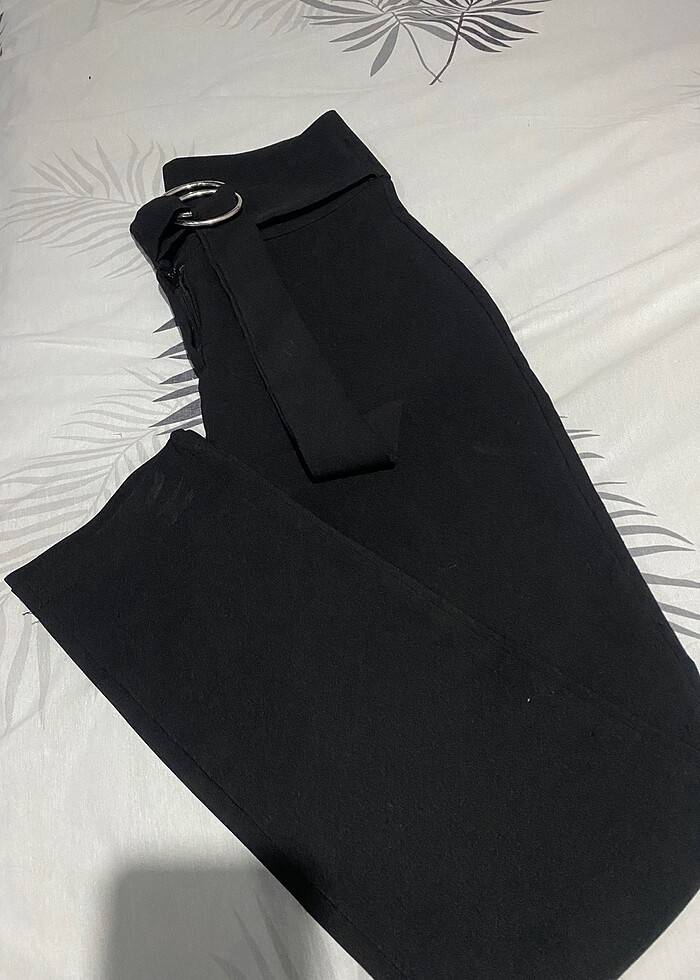 Trendyol Kemer Detaylı Siyah Pantolon - Görsel 4