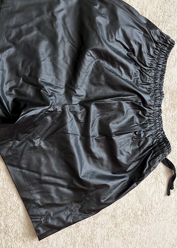 Siyah Deri Kemerli Mini Şort - Görsel 5