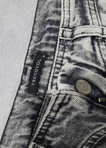 TrendYol Gri Düğmeli Kadın Jean