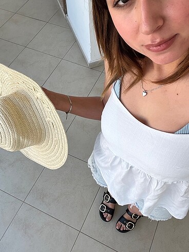 Zara Kalın taban tokalı sandalet