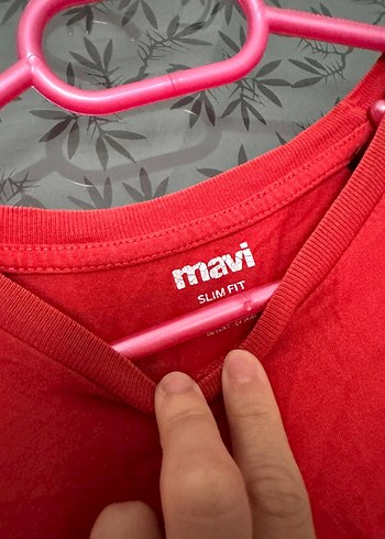 Kırmızı Mavi Baskılı Hamile Tişörtü - Görsel 2