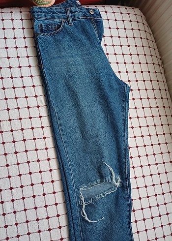 Kadın Mavi Denim Regular Fit Yırtık Jean - Görsel 2
