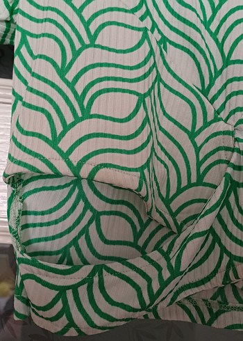 Yeşil Desenli Kısa Kollu Kadın Bluz - Görsel 2