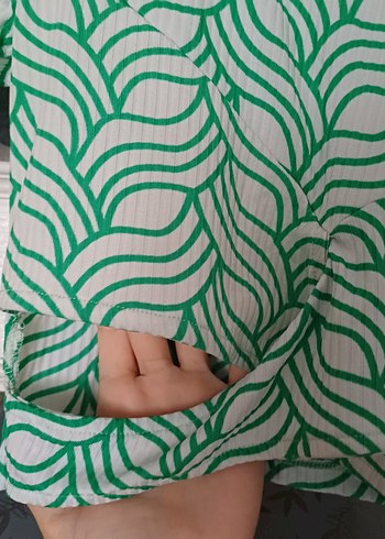 Yeşil Desenli Kısa Kollu Kadın Bluz - Görsel 3