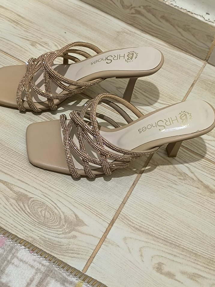 Bej Parlak Yılan Desenli Topuklu Kadın Ayakkabı - Görsel 4