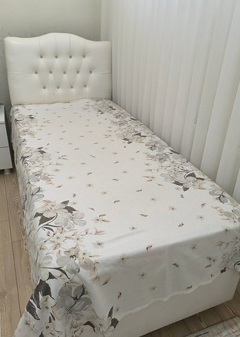 Gri Çiçek Desenli Beyaz Yatak Örtüsü - Görsel 3