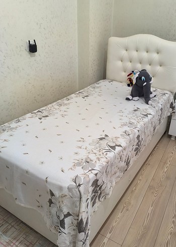 Gri Çiçek Desenli Beyaz Yatak Örtüsü - Görsel 4