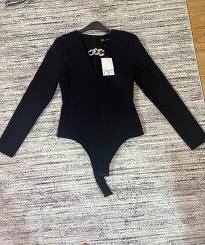 Zara göğüs detay çıtçıtlı body