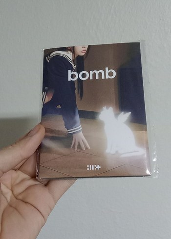 İllit - Bomb Weverse Vers. Album
