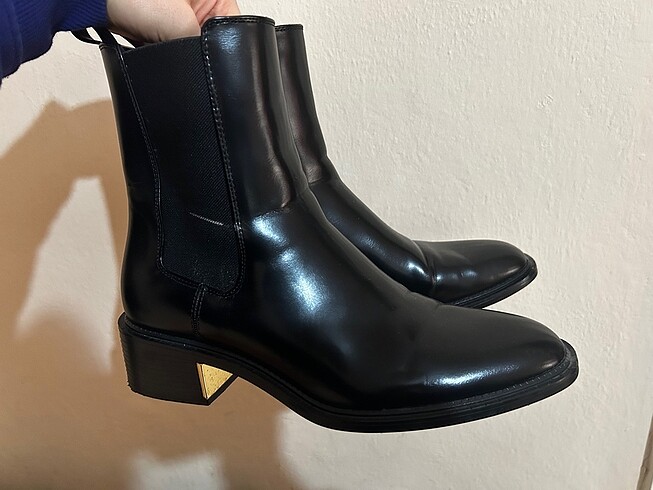 40 Beden Zara altın detaylı bot