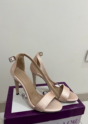 Bej İpek Görünümlü Stiletto Topuklu Kadın Ayakkabı