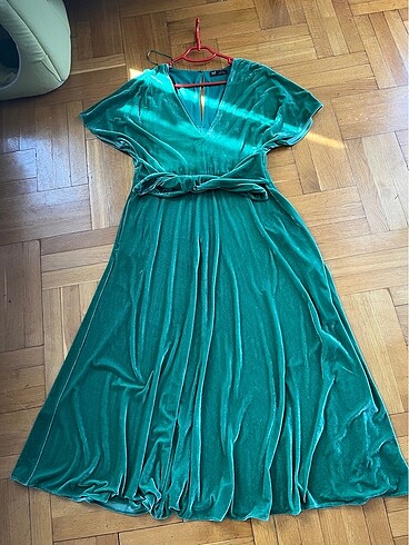 42 Beden yeşil Renk Zümrüt yeşili kadife elbise