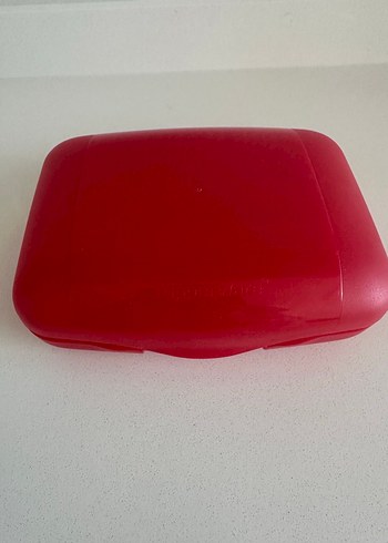 Tupperware Kırmızı Plastik Saklama Kutusu
