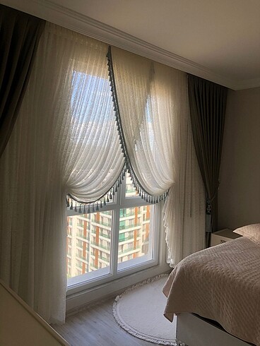 Taç Salon ve yatak odası kravuze tül yeni bir yıllık ev değiştirdiği