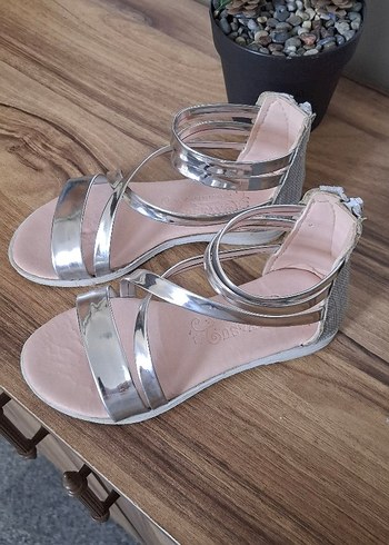 Diğer Metalik Bej Kız Çocuk Sandalet