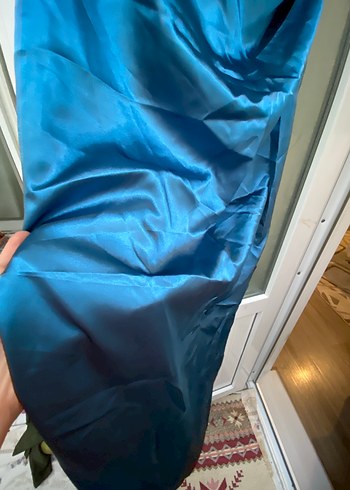 Drapeli Uzun Mavi Straplez Abiye Elbise - Görsel 4