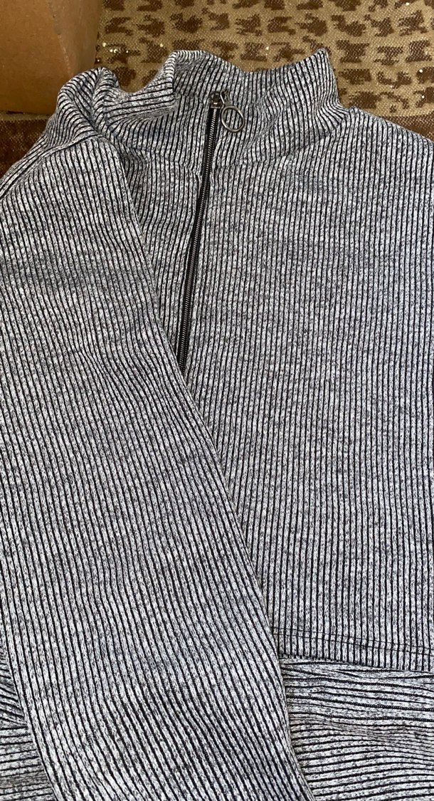 Gri Uzun Kollu Yüksek Yakalı Kadın Triko - Görsel 2