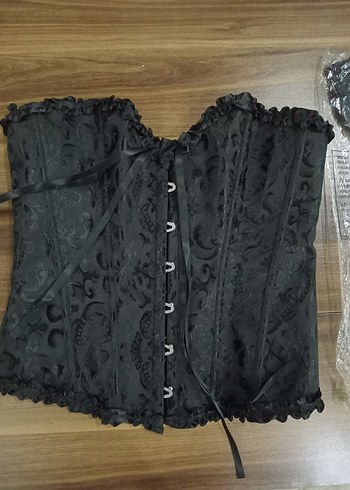 40 Beden Siyah Gotik Straplez Fırfırlı Bustiyer