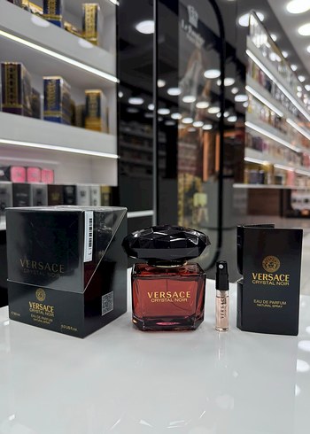 Versace Crystal Noir Sikligin Ve Gucun Parfumu