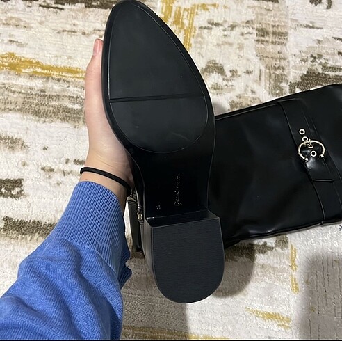 39 Beden siyah Renk Stradivarius deri çizme