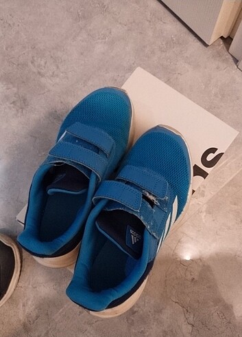 Orijinal mavi Adidas 