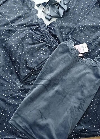 m Beden beyaz Renk Pijama takımı 