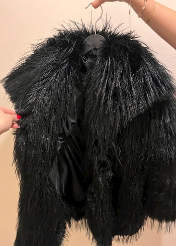 Zara Siyah Kürk Detaylı