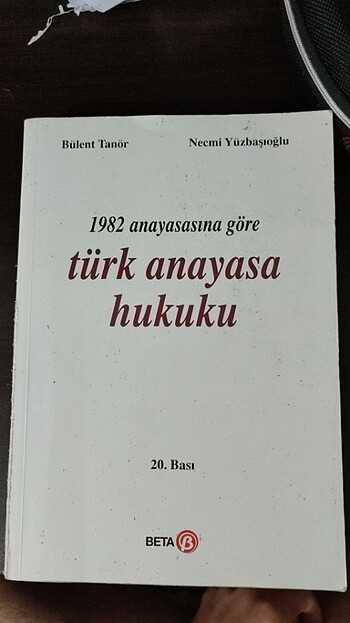 Bülent Tanör Necmi Yüzbaşıoğlu 1982 anayasasına göre Türk anayas