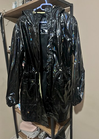 Bershka Siyah yağmurluk - Görsel 4