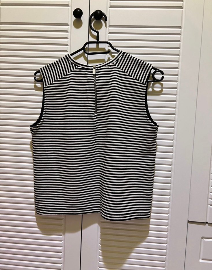 Siyah-Beyaz Çizgili Kolsuz Crop Top - Görsel 2