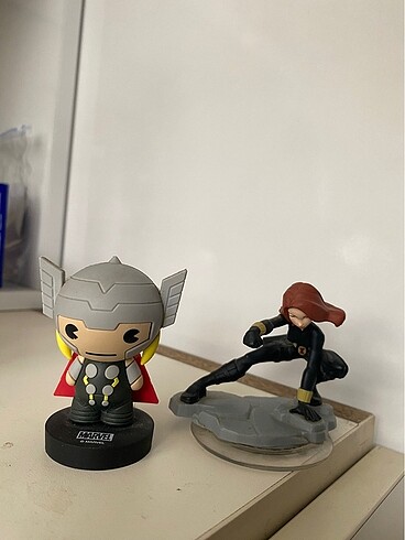 Orjinal Marvel Thor ve Black Widow Figürleri