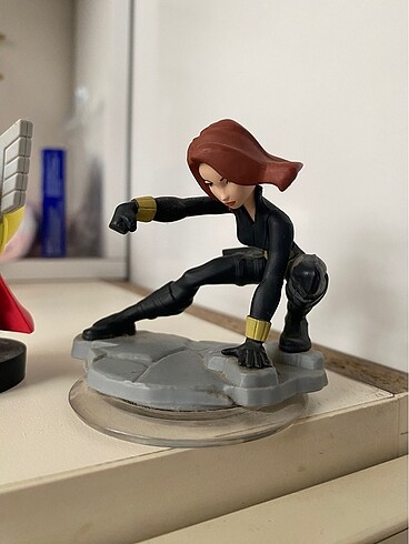 Orjinal Marvel Thor ve Black Widow Figürleri