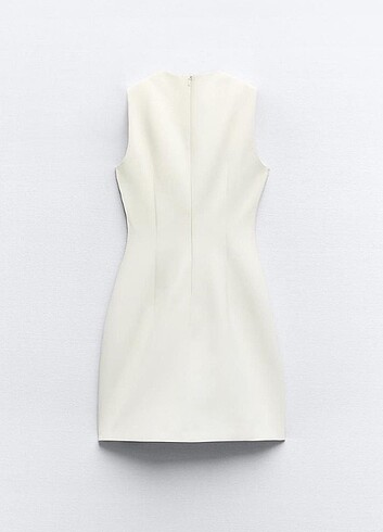 Zara Kırık beyaz dekolte detaylı elbise