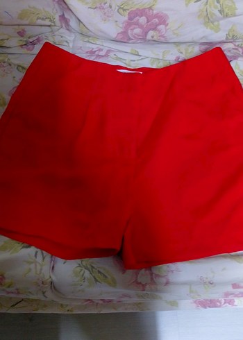 Düğmeli Kırmızı Mini Şort - Görsel 2