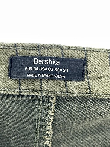 34 Beden haki Renk Bershka Jean / Kot %70 İndirimli.