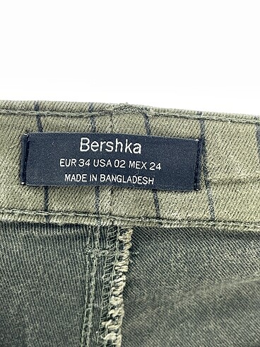 34 Beden haki Renk Bershka Jean / Kot %70 İndirimli.