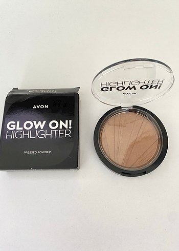 Avon Glow On! Pudra Aydınlatıcı - Bej