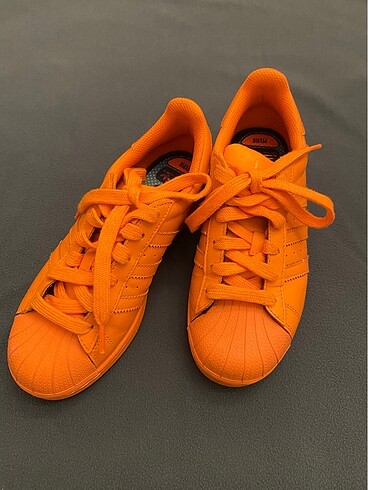 Adidas orjinal, turuncu spor ayakkabı
