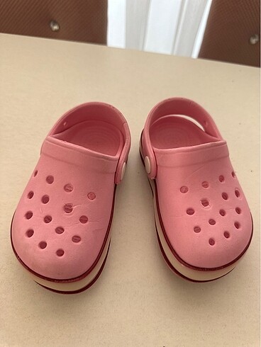22 Beden pembe Renk 22-23 no ısıklı crocs