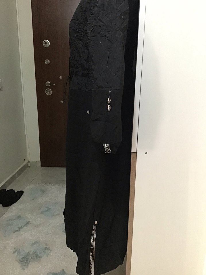 Siyah Uzun Kadın Gotik Silky Kaban - Görsel 5