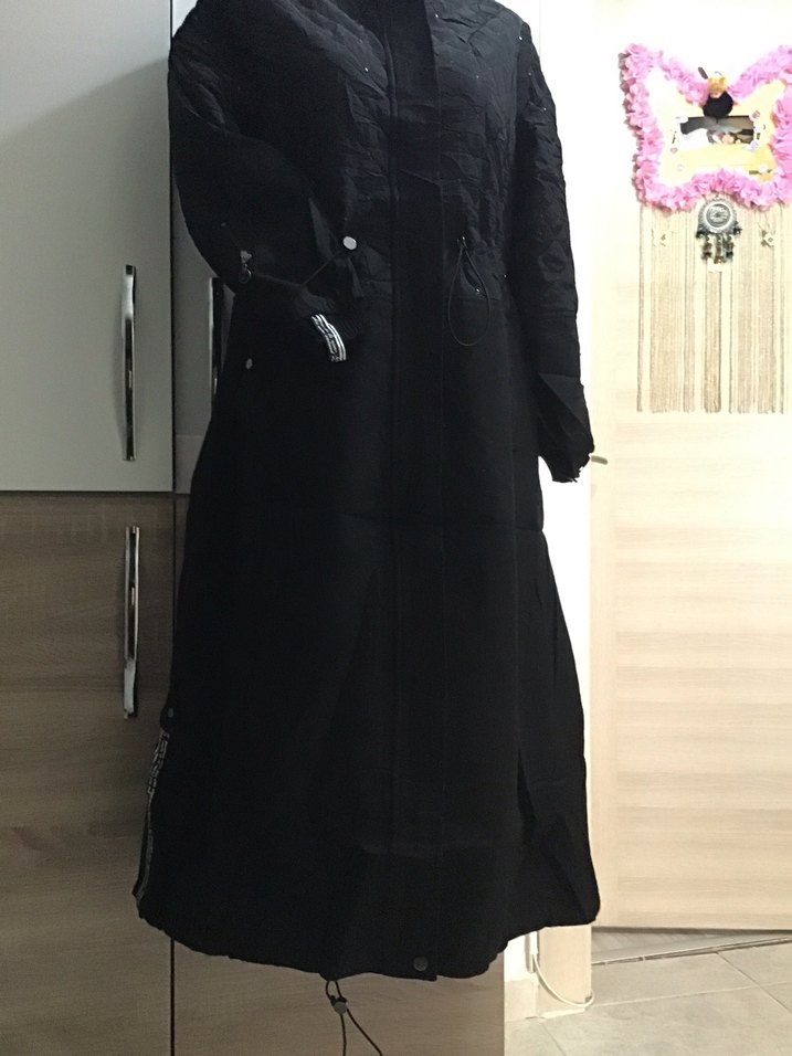 Siyah Uzun Kadın Gotik Silky Kaban - Görsel 4