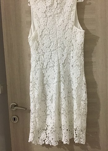 Dantelli Beyaz Midi Kolsuz Elbise - Görsel 2