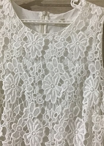 Dantelli Beyaz Midi Kolsuz Elbise - Görsel 3