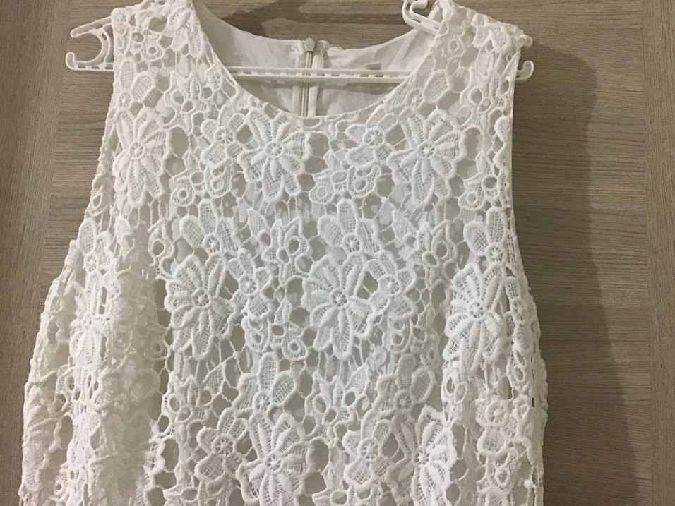 Dantelli Beyaz Midi Kolsuz Elbise - Görsel 3