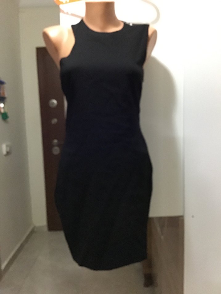 Siyah Kolsuz Yüksek Yakalı Midi Kalem Elbise - Görsel 2