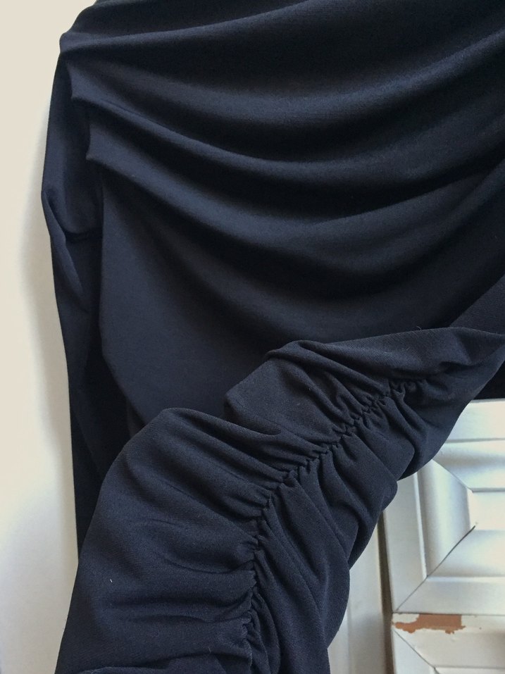 Drapeli Düşük Yaka Bluz Üst - Görsel 4