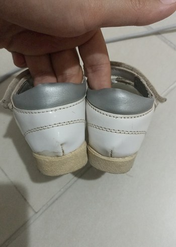 21 Beden beyaz Renk Kız Çocuk Beyaz Cırt Cırtlı Sandalet