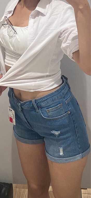 Yırtmaçlı Kot Şort