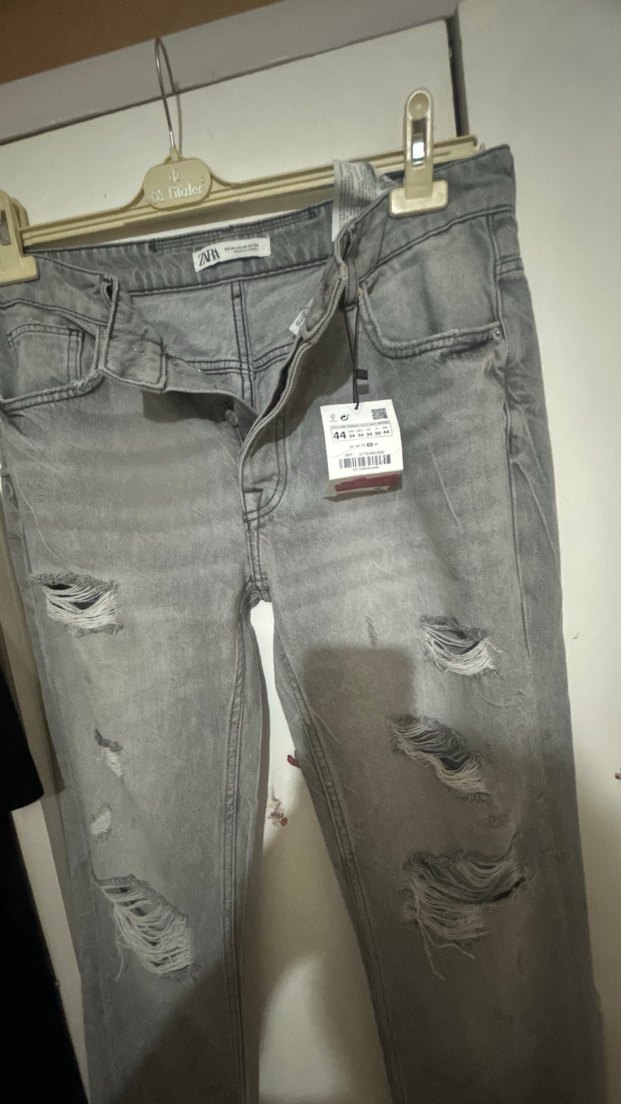 Gri Yırtık Bol Kesim Kot Pantolon - Görsel 2