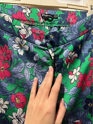 m Beden çeşitli Renk Stradivarius çiçekli saten pantolon